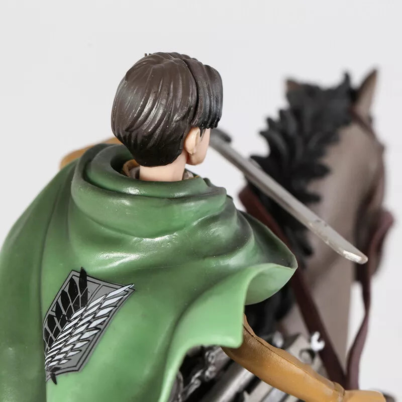 Attack On Titan : Captain Levi on horse 20 cm figure